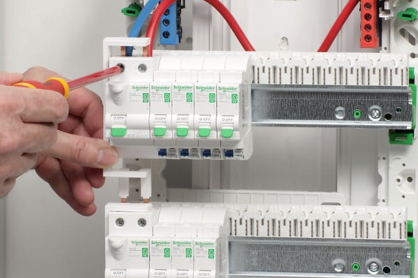 SCHNEIDER ELECTRIC - Resi9 XE - interrupteur différentiel - 2P - 40A - 30mA - Type AC - em - large