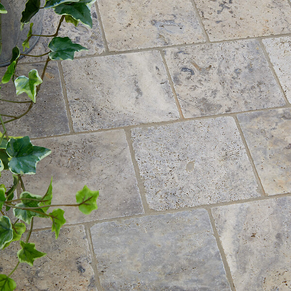 RO'MA NATURE - Pavé Travertin Gris Silver 15,25x15,25x3 cm (vendu au m² - 42 pavés/m²) - large