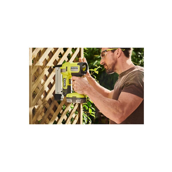 RYOBI - Agrafeuse à air comprimé RYOBI 18V - avec 500 agrafes - sans batterie ni chargeur - R18GS18-0 - large