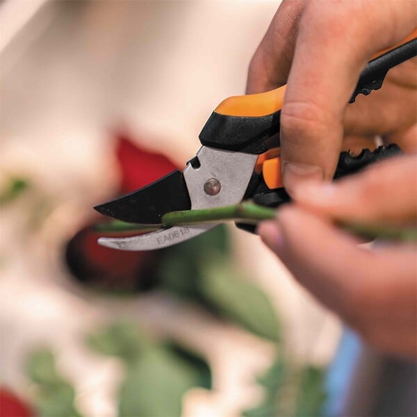 FISKARS - Sécateur à fleurs Solid SP14 Ø13mm - large