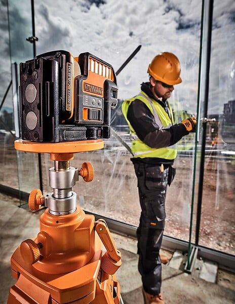 DEWALT - Laser Autonivelant DeWALT DCE0825D1G (1 x 2,0 Ah DCB107 TSTAK II) - large