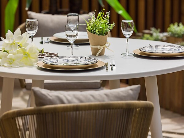 JARDILINE - Ensemble de Table à manger en alum blanc Capri et 4 chaises de jardin Malte - Jardiline - large