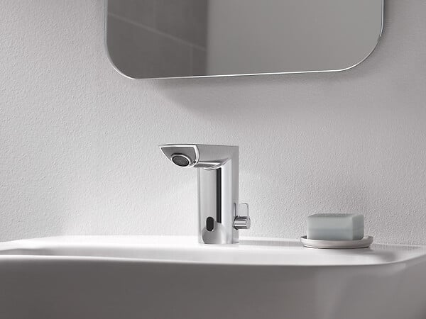 GROHE - Bau Cosmopolitan E Lot de 2 mitigeurs lavabo infrarouge 1/2″ avec limiteur de température ajustable, Chromé (36451000-DUO) - large