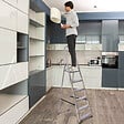 HOSTRÃ–M - Escabeau 6 marches DURA pliable, marchepied léger en aluminium, hauteur plateforme 119cm, pieds antidérapants, charge 150kg, garantie 5 ans Hoström - vignette