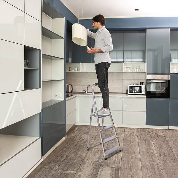 HOSTRÃ–M - Escabeau 4 marches DURA pliable, marchepied léger en aluminium, hauteur plateforme 75cm, pieds antidérapants, charge 150kg, garantie 5 ans Hoström - large