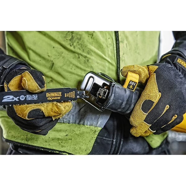 DEWALT - Scie sabre 18V DEWALT DCS380N-XJ - large