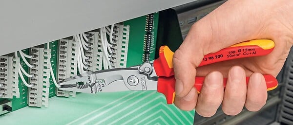 CENTRALE BRICO - Pince isolées 1000V multifonctions pour électriciens - L 200mm - large