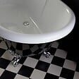 PLANETE BAIN - Baignoire îlot Charly noire avec pieds patte d'aigle chrome - vignette
