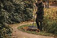 FISKARS - Balai à gazon L Solid 25 dents, largeur 52cm - vignette