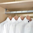 EMUCA - Lot de 2 x 0.75m Rails pour armoires en soie avec supports, Aluminium et Plastique, Anodisé mat - vignette