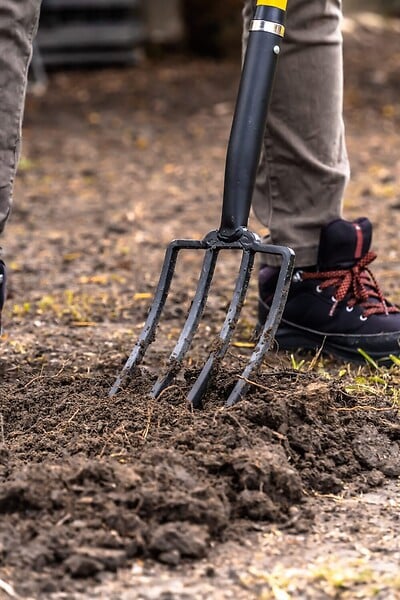 SUAN - Fourche à bêcher pour jardin - 4 dents - Manche en fibre de verre - Poignée confort - large