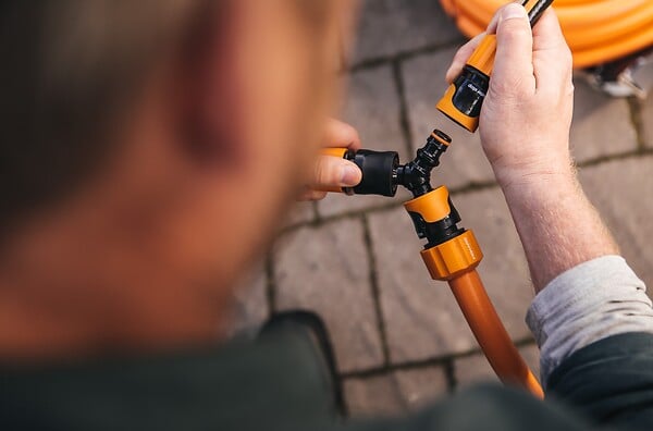FISKARS - Connecteur de tuyaux 3 sorties - large