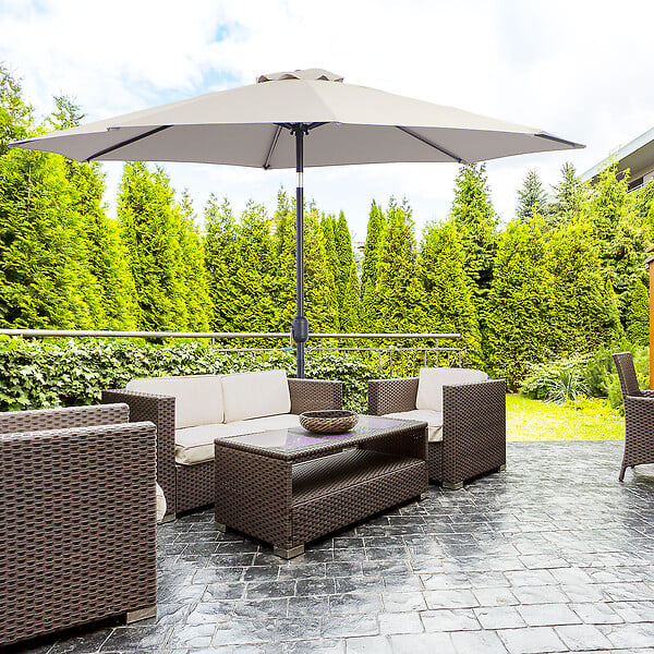 OUTSUNNY - Parasol inclinable octogonal Ø 3 x 2,45 m ouverture fermeture par manivelle métal polyester haute densité gris clair - large