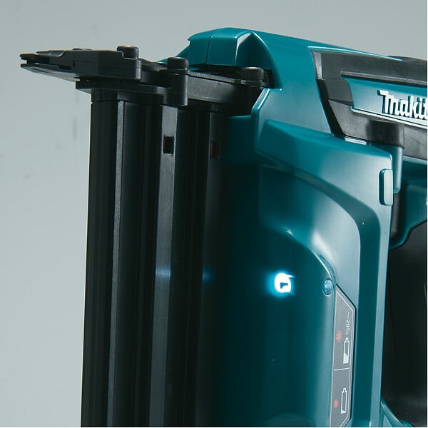 MAKITA - Cloueur 18 V Li-Ion 5 Ah  - 2 batteries, chargeur, coffret - DBN500RTJ - large