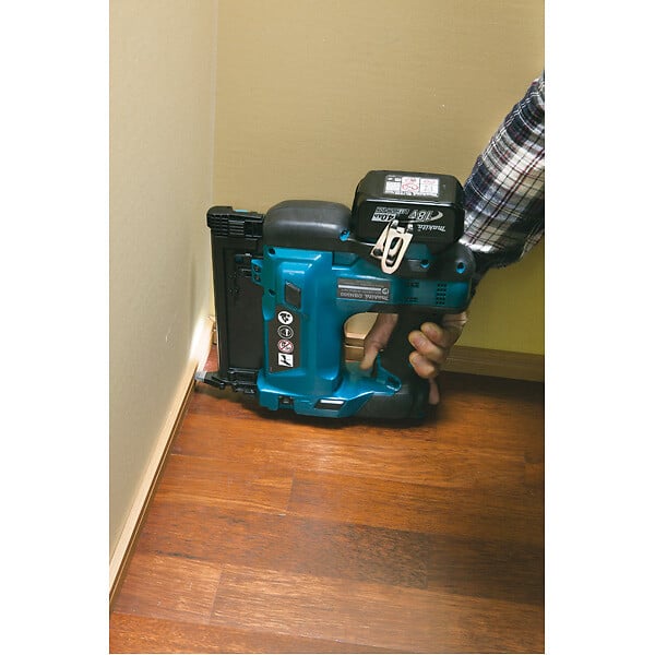 MAKITA - Cloueur 18 V Li-Ion 5 Ah  - 2 batteries, chargeur, coffret - DBN500RTJ - large