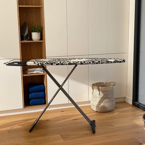 KITCHEN MOVE - Table à repasser avec repose fer TIFFANY 130x47cm - large