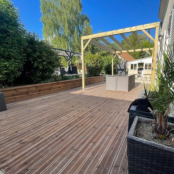 TERRASSEENBOIS - Kit complet terrasse Pin autoclave Marron pour 40 m², Lames 4,2 m, lambourdes 4,2 m, plots réglables et visserie Inox. - large