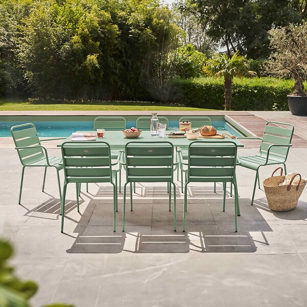 OVIALA - Ensemble table de jardin et 8 fauteuils en métal vert sauge - Palavas - large