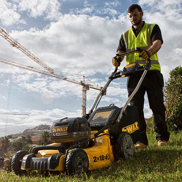 DEWALT - Tondeuse 48cm 18V DEWALT DCMWSP564N-XJ (vendu sans batterie) - large