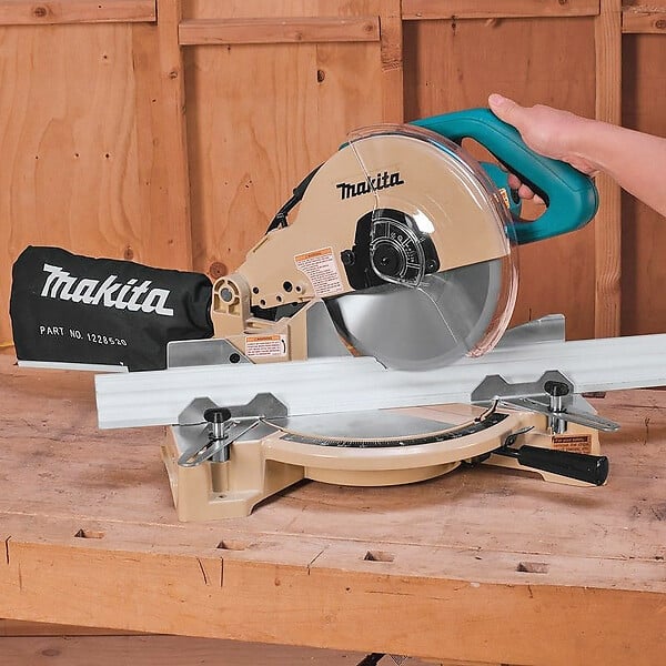 MAKITA - Scie à coupe d'onglet MAKITA LS1040N - 1650W - Ø 255 à 260 mm - large