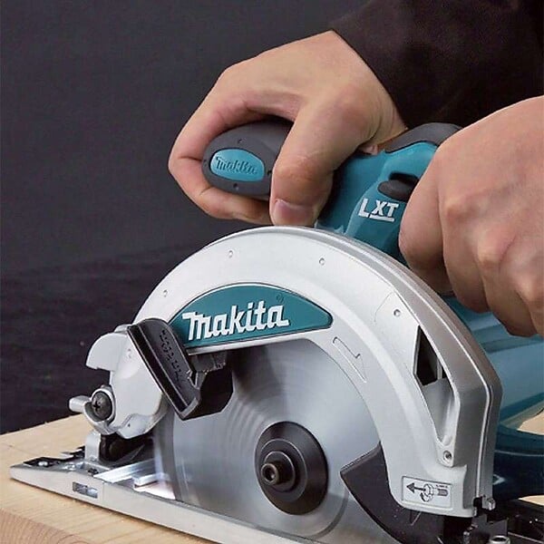 MAKITA - Scie Circulaire MAKITA DSS611Z 18V LXT (vendu sans batterie) - large
