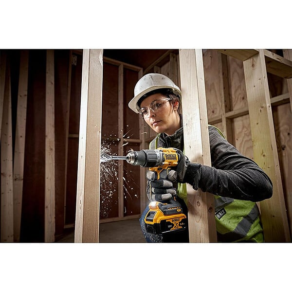 DEWALT - Perceuse-visseuse à percussion compacte 18V DEWALT DCD805P2T-QW avec coffret et 2 batteries 5,0 Ah - large