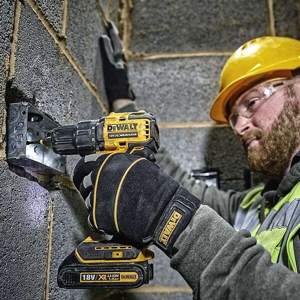 DEWALT - Perceuse-visseuse DEWALT DCD708D2T-QW Brushless avec coffret et 2 batteries 2,0 Ah - large