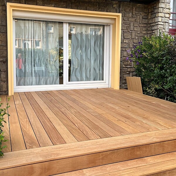 TERRASSEENBOIS - Kit terrasse bois exotique CUMARU pour 80 m², Lames 4,9 m, lambourdes 4,25 m et visserie Inox. - large