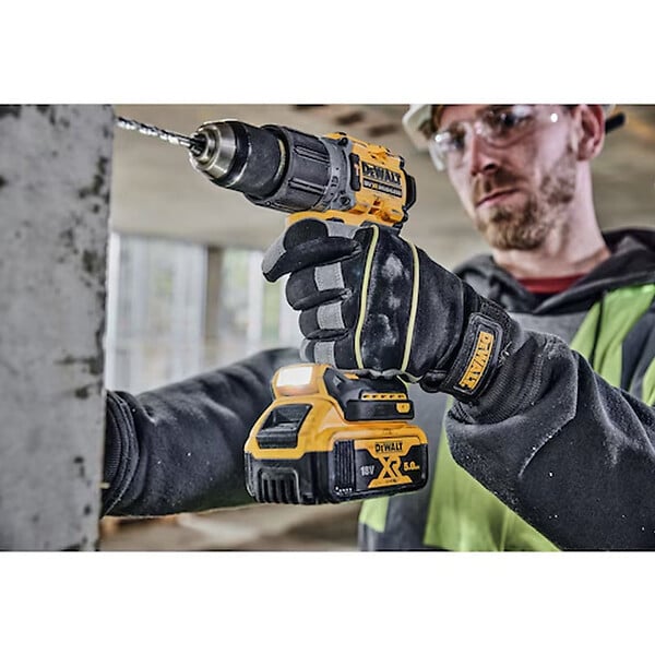 DEWALT - Perceuse-visseuse à percussion compacte 18V DEWALT DCD805P1T-QW avec coffret et 1 batterie 5,0 Ah - large