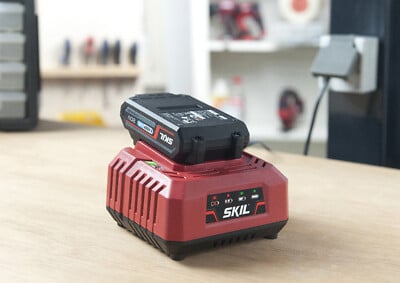 SKIL - SKIL BC1E3110AA Batterie Li-Ion 2,5 Ah « 20V Max » (18 V) et chargeur - large