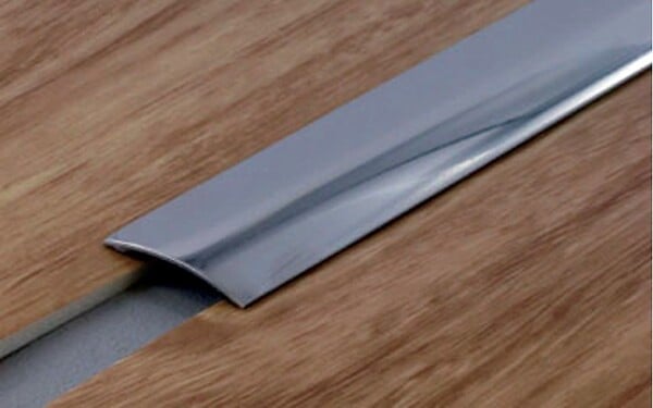 DINAC - Seuil plat avec adhésif en inox brillant 30 x 930 mm - large