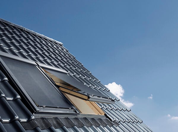 VELUX - Store extérieur manuel pare-soleil MHL 5060 - Gris - 55x98cm - large