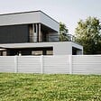 MON MARCHE DECO - Kit Clôture PRO PVC Blanc H. 120 cm x L. 11.30 m - 10 Lisses claire-voie - vignette