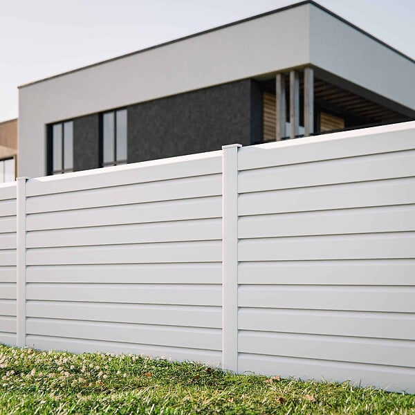 MON MARCHE DECO - Kit Clôture SLIM PVC Blanc H. 120 cm x L. 5.60 m - 10 Lisses claire-voie - large