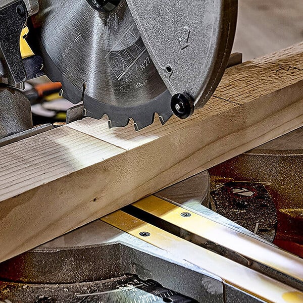 DEWALT - Scie à onglets radiale Ø216mm 1800W DEWALT DWS777-QS - large