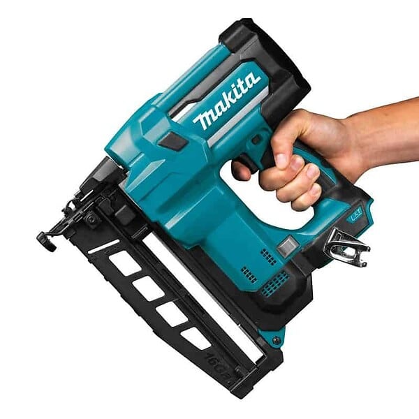 MAKITA - Cloueur MAKITA DBN600ZJ - 18V Li-Ion en coffret (vendu sans batterie) - large