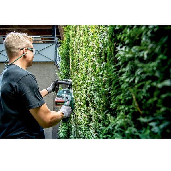 METABO - Taille haie sans fil METABO HS 18 LTX BL 65 - 65cm - 18V (vendu sans batterie) - large