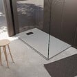 AURLANE - Receveur de douche Gris Effet Pierre 90x140 cm et Grille décor Linéaire Noire Mate - vignette