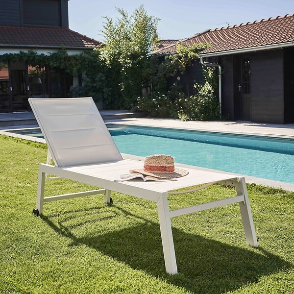 OVIALA - Lot de 2 bains de soleil en aluminium et textilène blanc - Nouméa - large