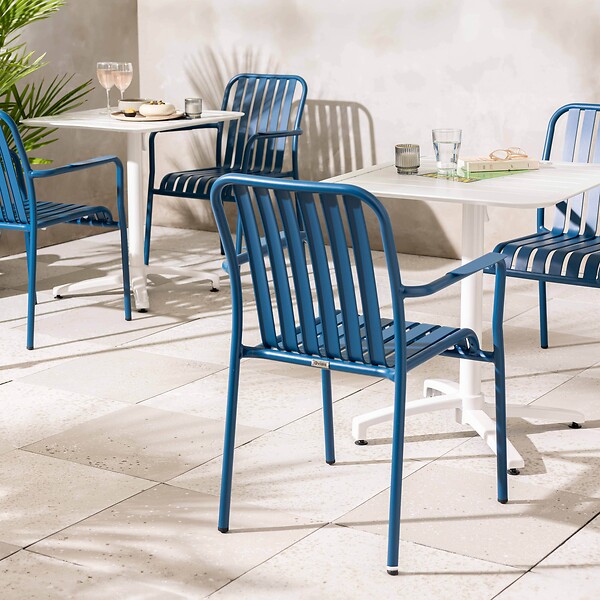 OVIALA - Chaise de terrasse avec accoudoirs en aluminium bleu foncé - Faro - large