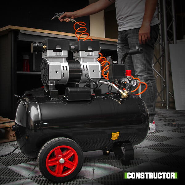 CONSTRUCTOR - Compresseur 750W - 50L silencieux - 8 bars - large