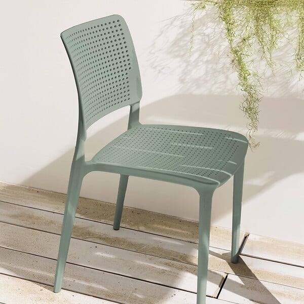 OVIALA - Lot de 4 chaises de terrasse vert sauge en plastique - Riga - large