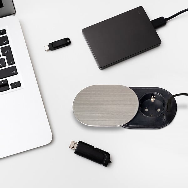 EMUCA - Multiconnecteur Vertikal Flat 60, diamètre 60mm, 1 x prise Schuko, 1 x USB Type A, 1 x USB Type C, Acier et Plastique, Acier inoxydable - large