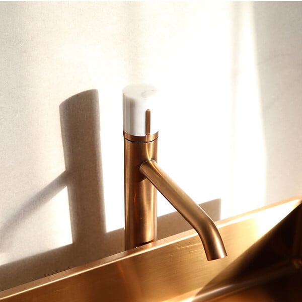 ESSEBAGNO - Manopola mitigeur lavabo haut cuivre brossé marbre - large