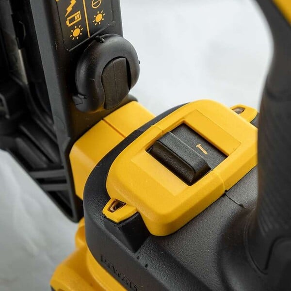 DEWALT - Cloueur de finition 16Ga 18V DEWALT DCN660N-XJ Brushless - large