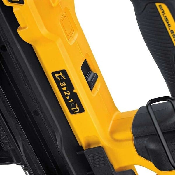 DEWALT - Cloueur béton et acier 18V DEWALT DCN890P2-QW Brushless avec un coffret et 2 batteries 18V - 5Ah Li-Ion - large