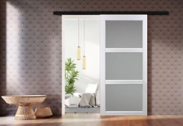 GD MENUISERIES - Porte Coulissante Kenya Blanc Vitrée H204 x L83 cm, Rail Alu bandeau noir, Coquilles - large
