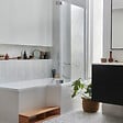 JACOB DELAFON - Pack baignoire bain douche antidérapante 170 x 90 Neo blanc mat - v.droite + pare bain chromé + tablier - vignette