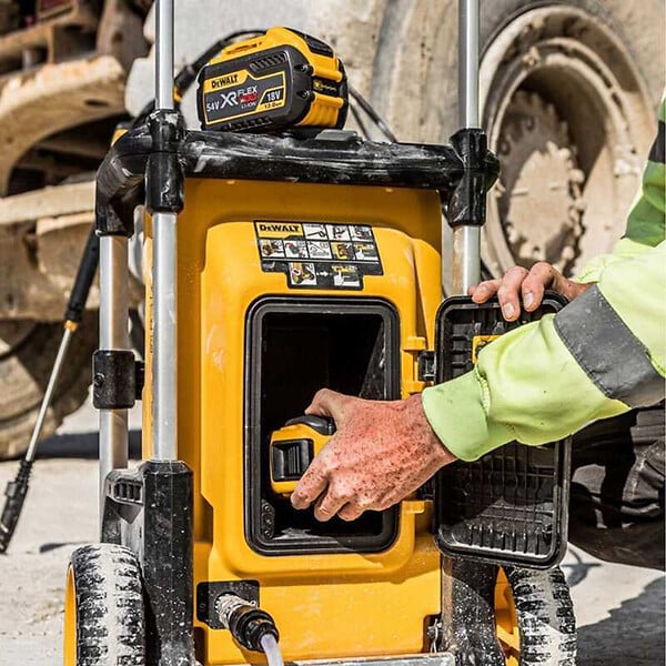 DEWALT - Nettoyeur haute pression sans fil DEWALT DCMPW1600N- XJXR - 18V - large