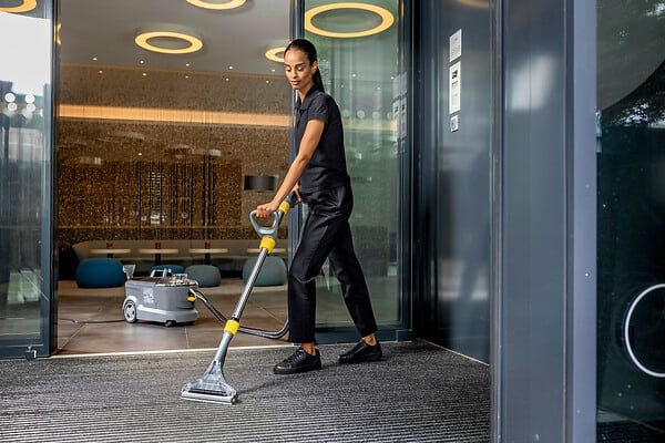 KARCHER PRO - Nettoyeur Injecteur-Extracteur - KARCHER -  1.100-130.0 Puzzi 10/1 - large